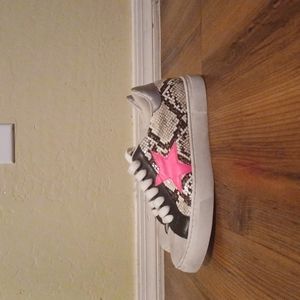 Women size 6 sneakers